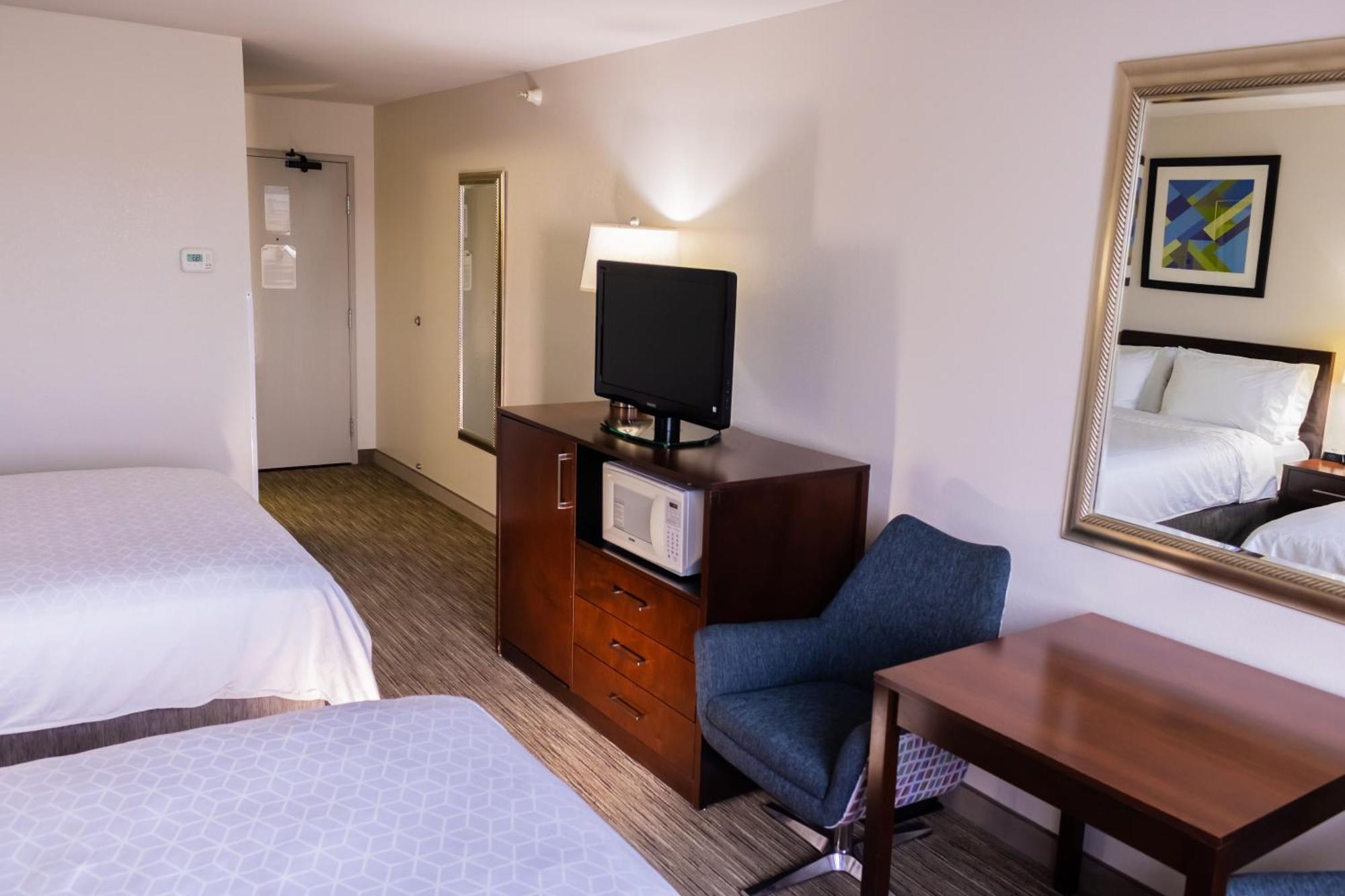 Standard Room with Two Queen Beds,1286724367:JPEG