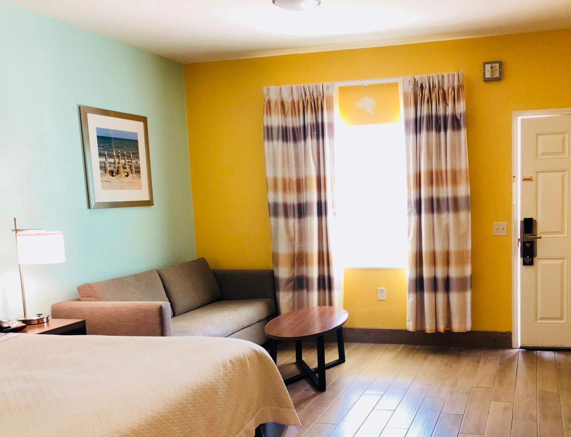 King Room with Roll-In Shower - Mobility/Hearing Accessible - Non-Smoking