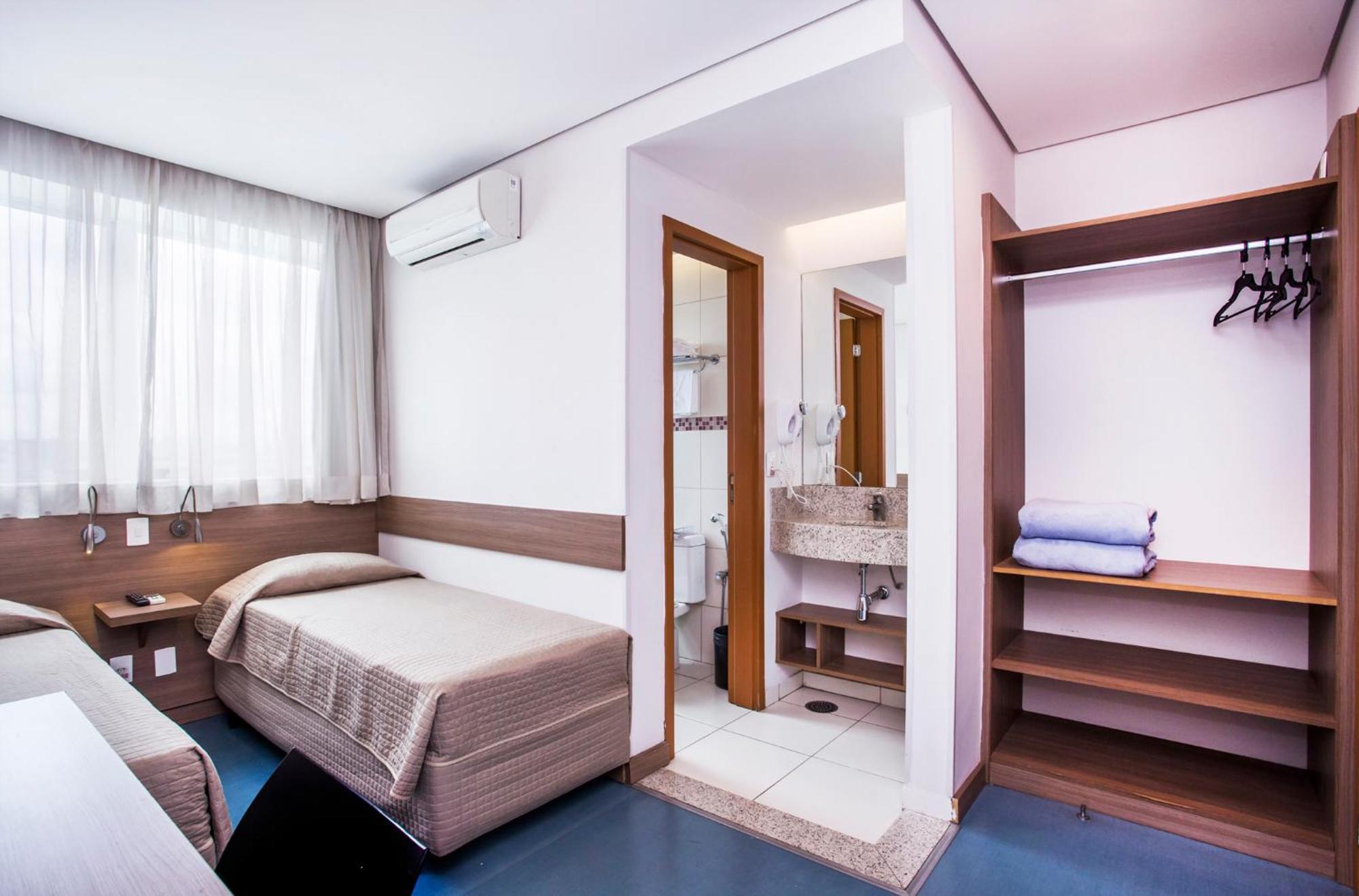 Quarto com 2 Camas de Solteiro