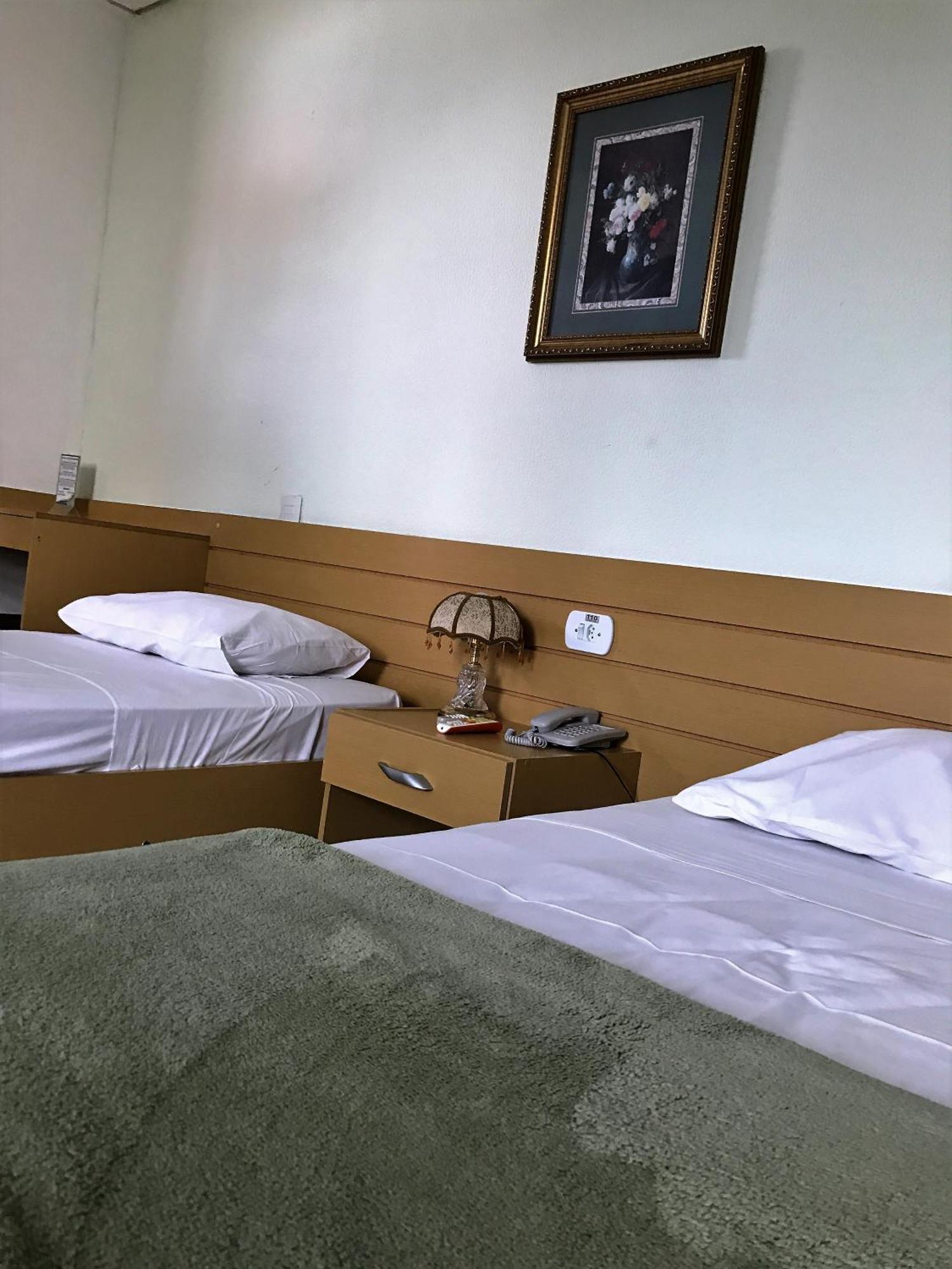 Quarto com 2 Camas de Solteiro