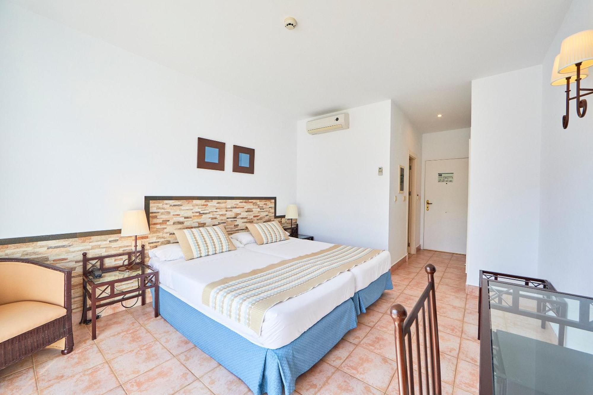 Standard Twin Room,1126742352:JPEG