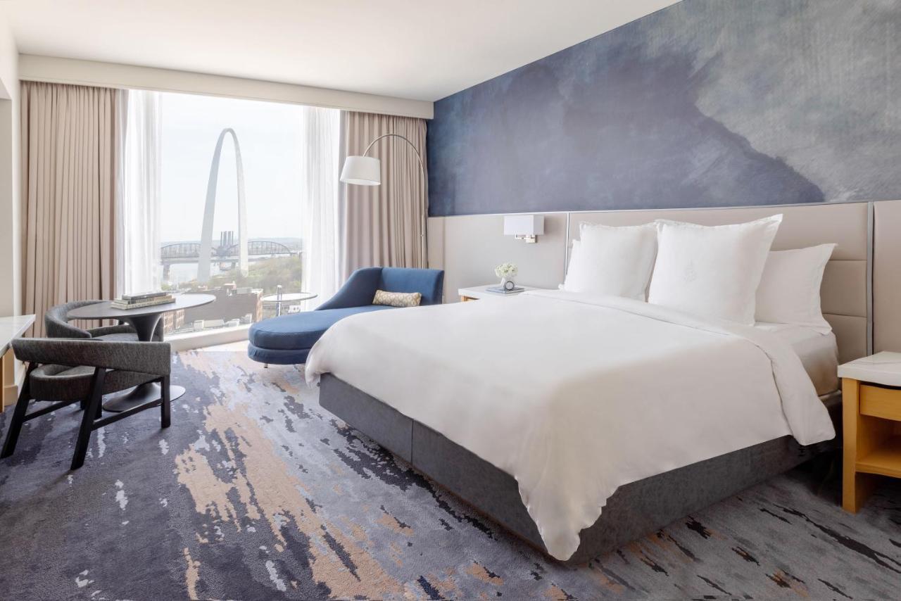 King Room with Arch View