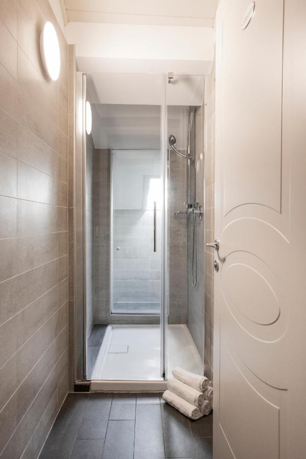 Doppelzimmer mit Gemeinschaftsdusche und -WC