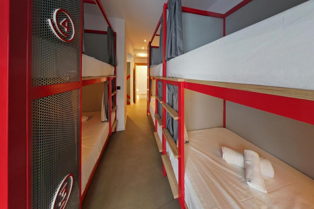 Cama en habitación compartida de 6 camas
