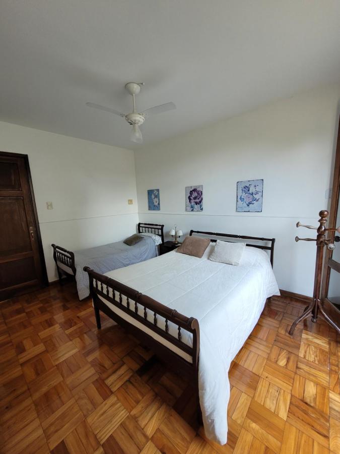Quarto Triplo com Banheiro Privativo