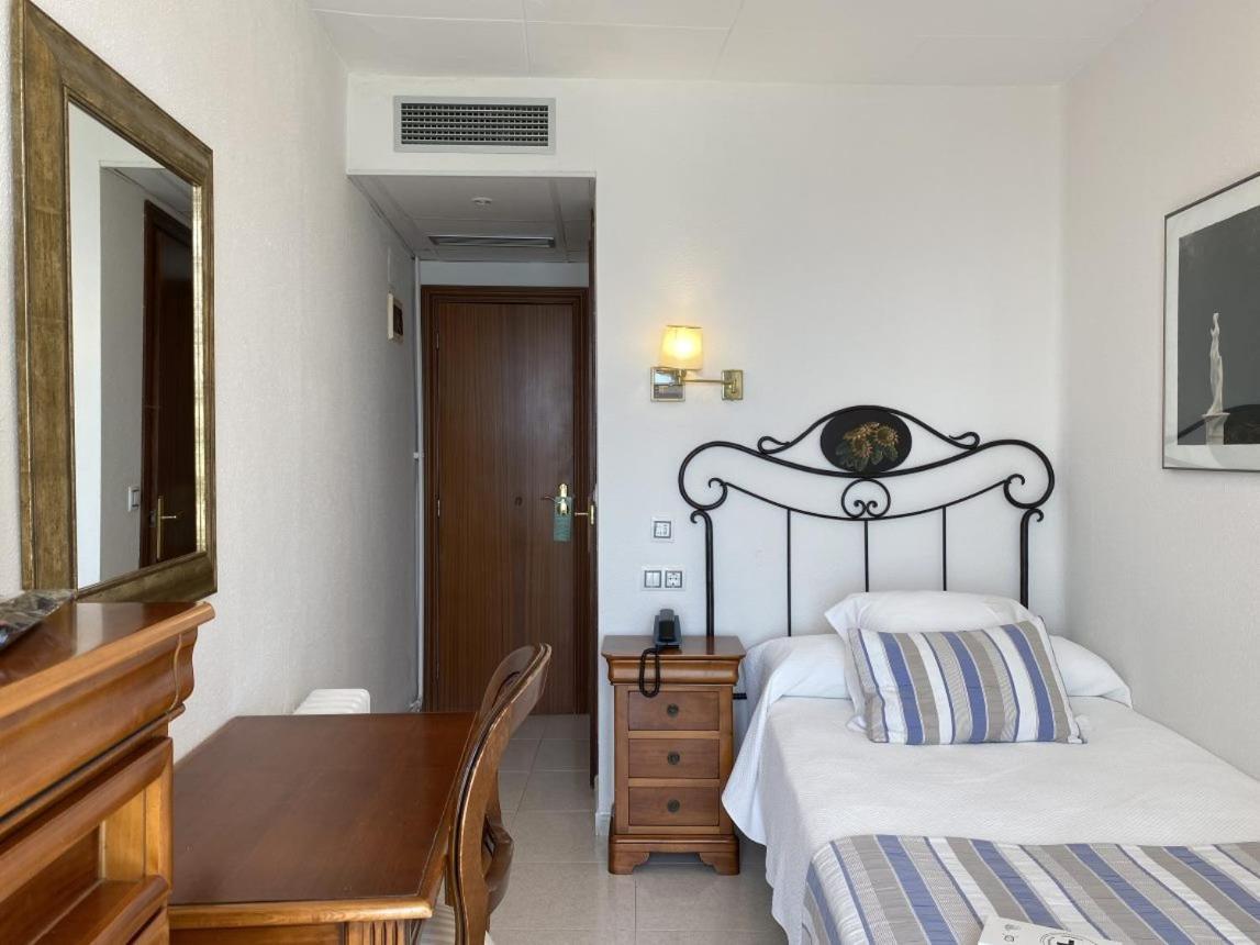 Single Room,1432072135:JPEG