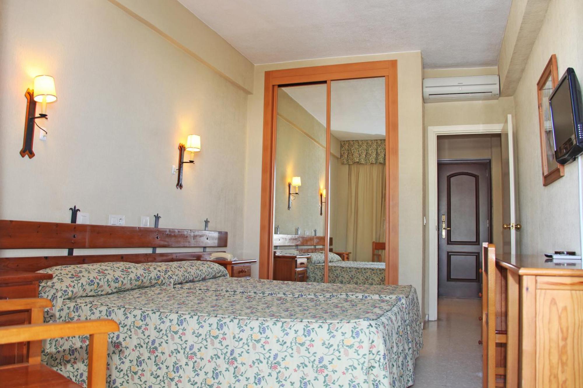 Double Room (3 Adults),1272795430:JPEG