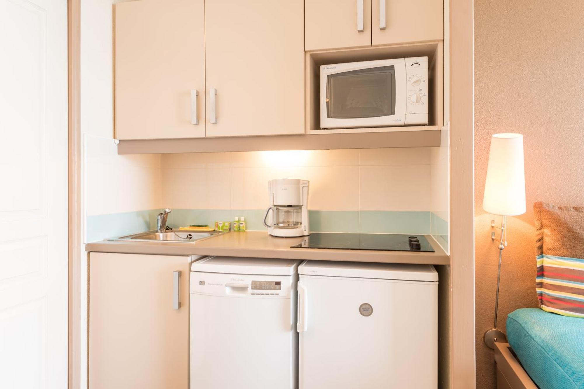 Studio with Sleeping Alcove and Terrace or Balcony (5 People)