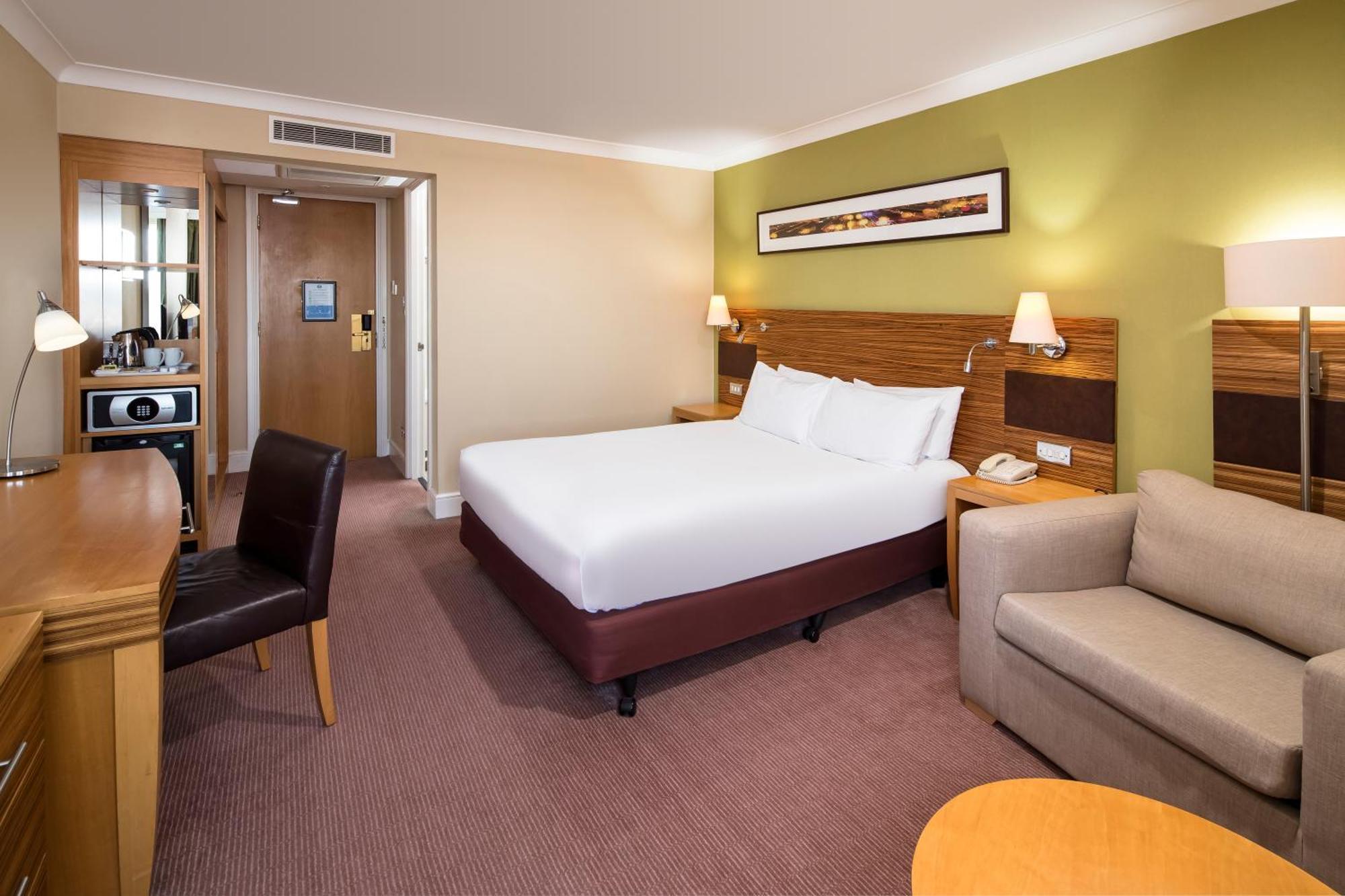 Chambre Lit Queen-Size Standard avec Canapé-Lit Simple