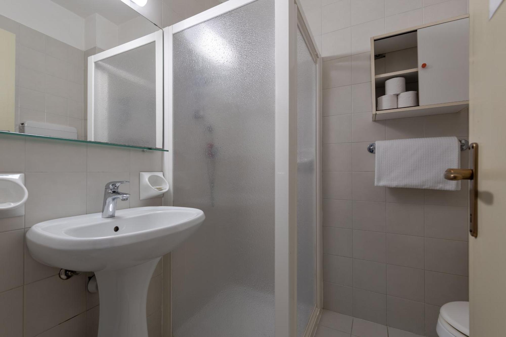 Standard Triple Room,1274676859:JPEG