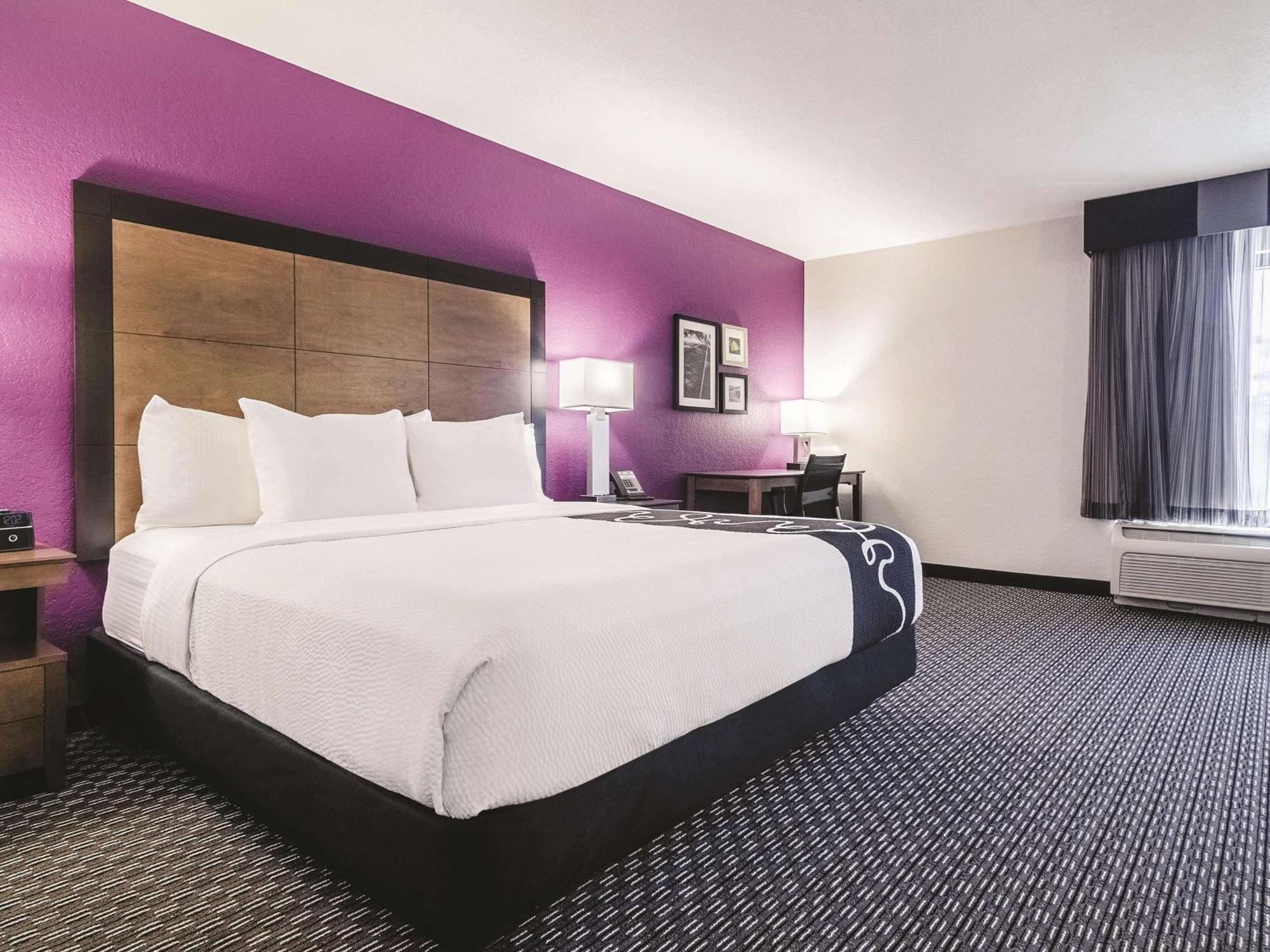 Deluxe King Room,1275644470:JPEG
