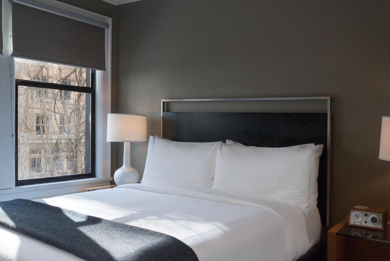 Modern Queen Room,768869515:JPEG