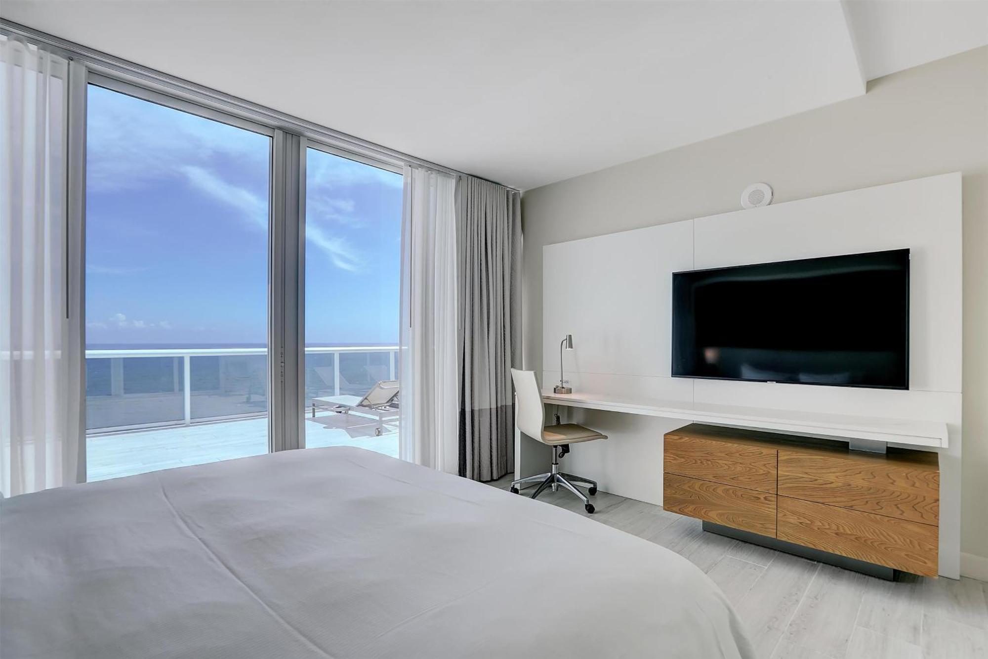 Two-Bedroom Penthouse Suite - Oceanfront,1276556164:JPEG