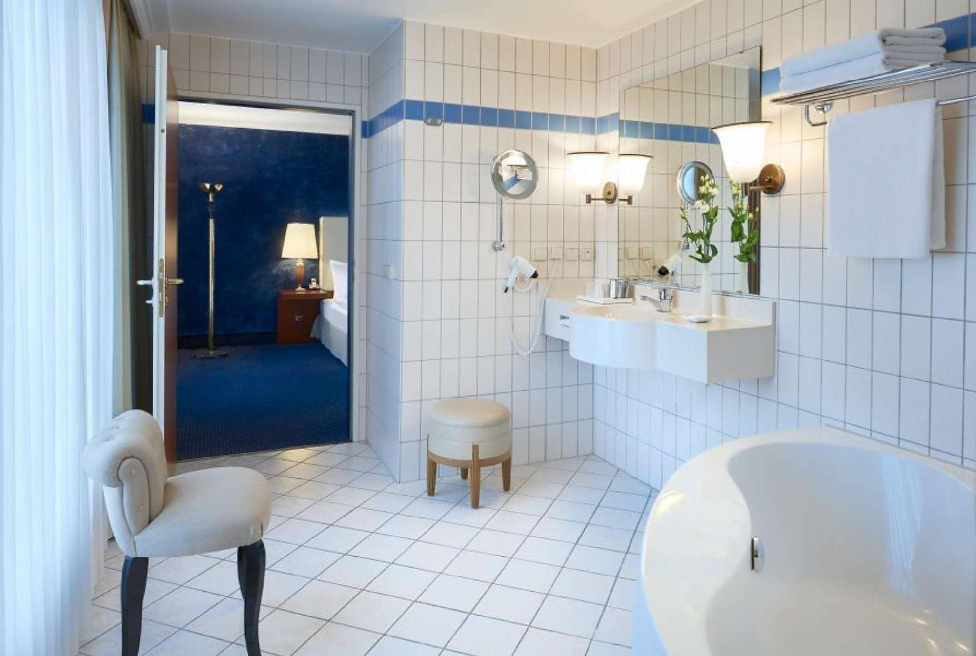 Deluxe Suite,1544051347:JPEG