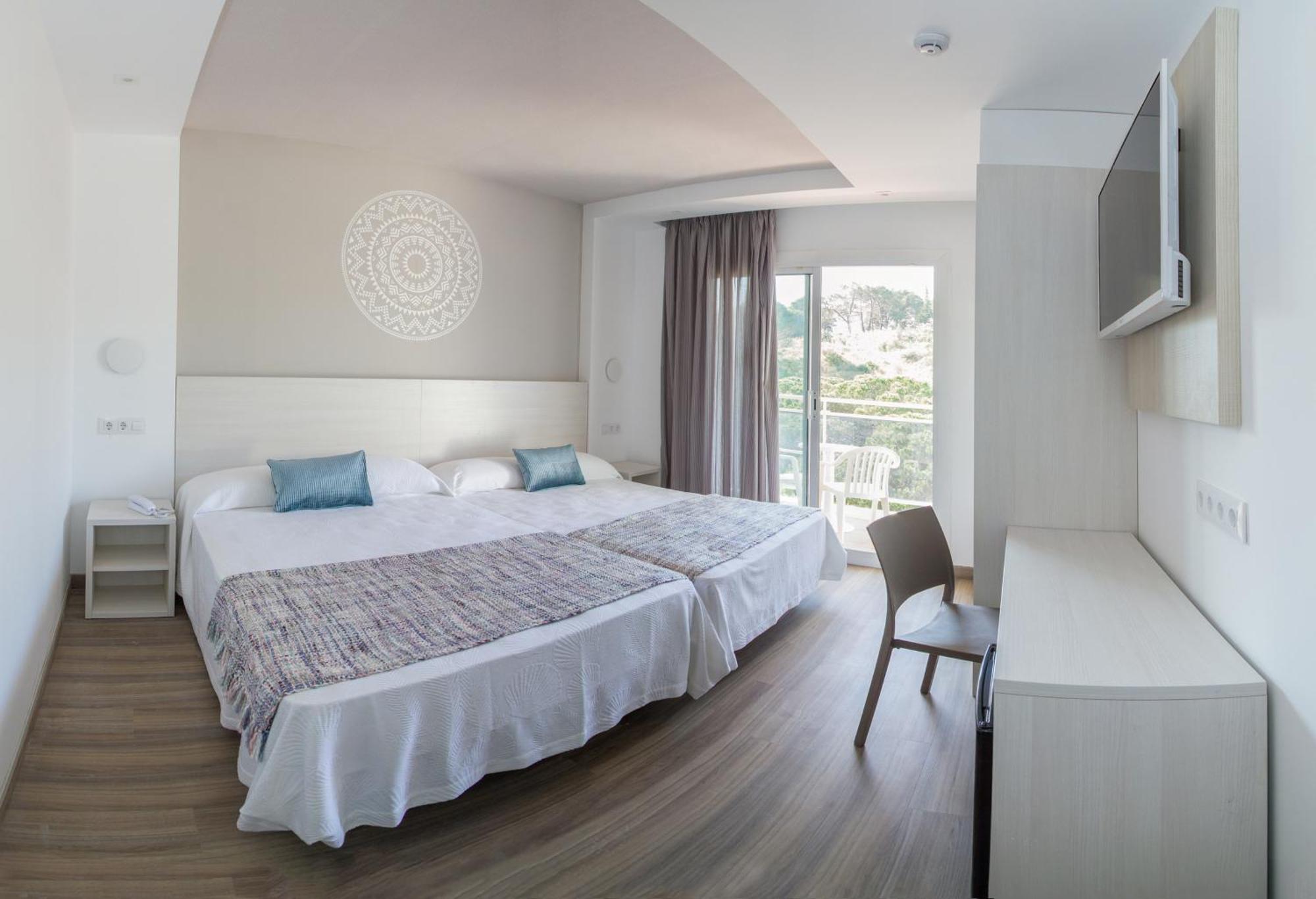 Habitación Cuádruple (3 adultos + 1 niño)