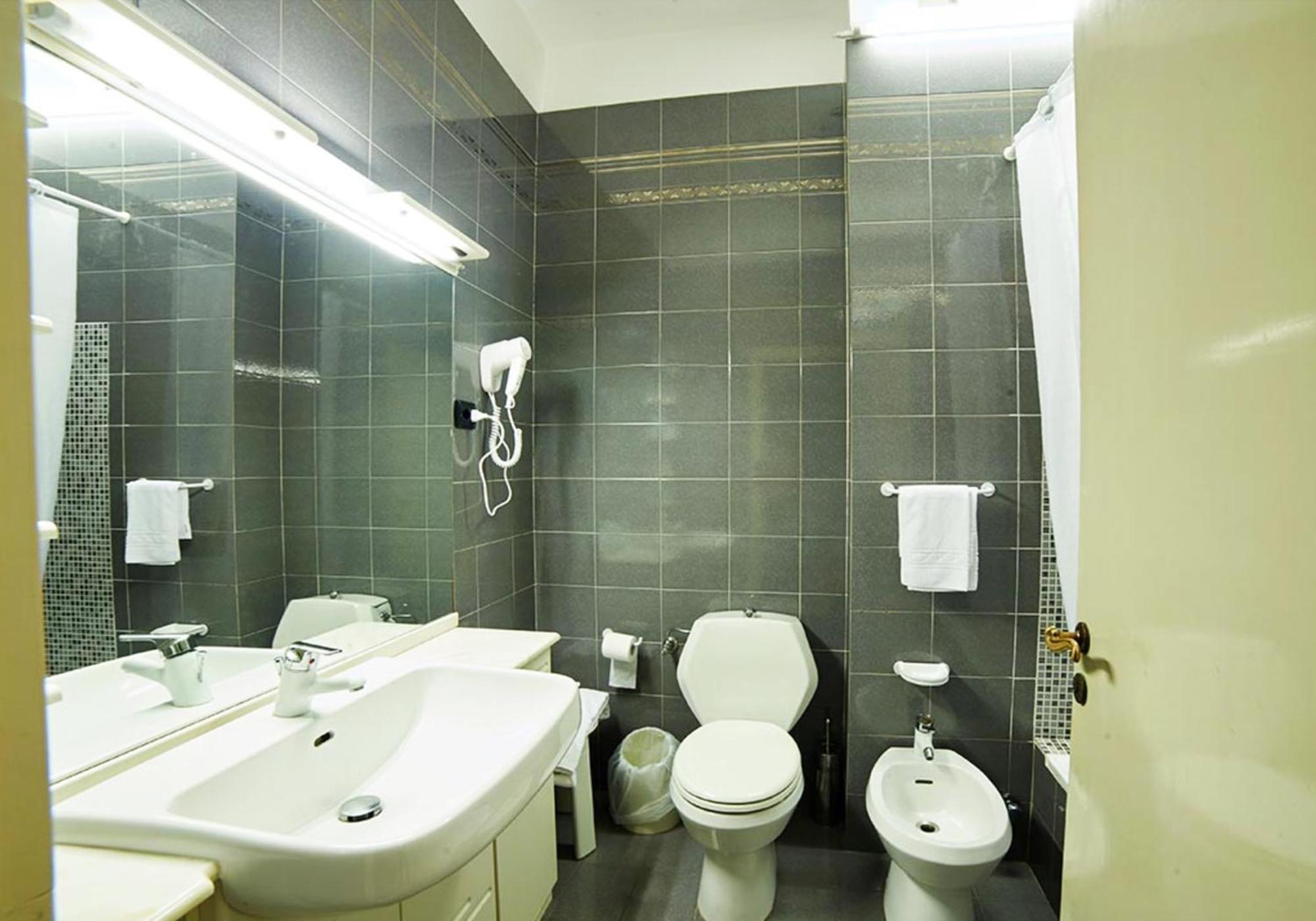 Superior Triple Room with Balcony and Lake/Square View,1279857166:JPEG