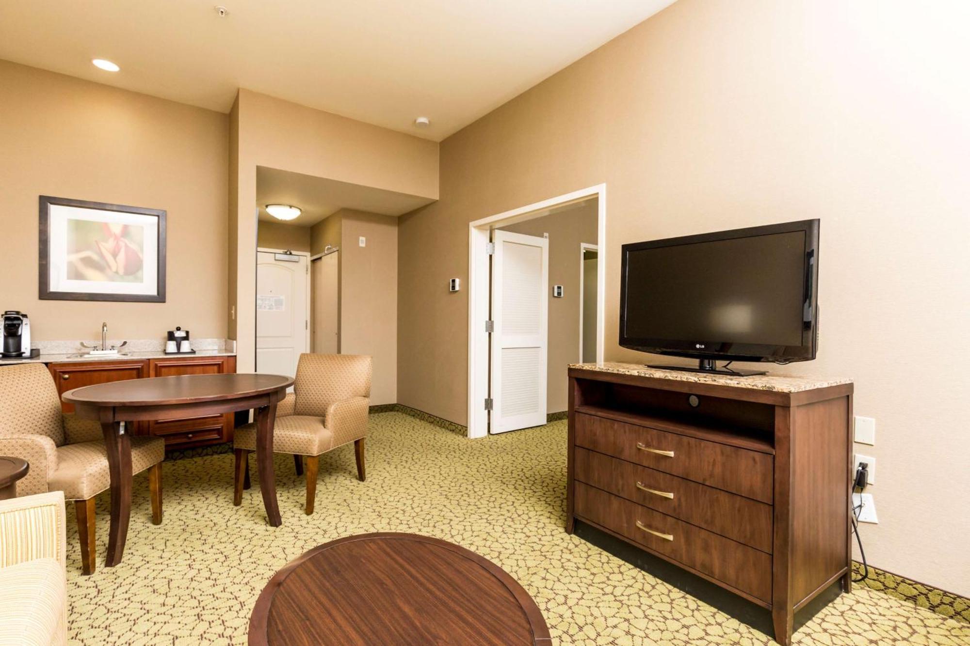 King Room with Tub - Mobility and Hearing Access