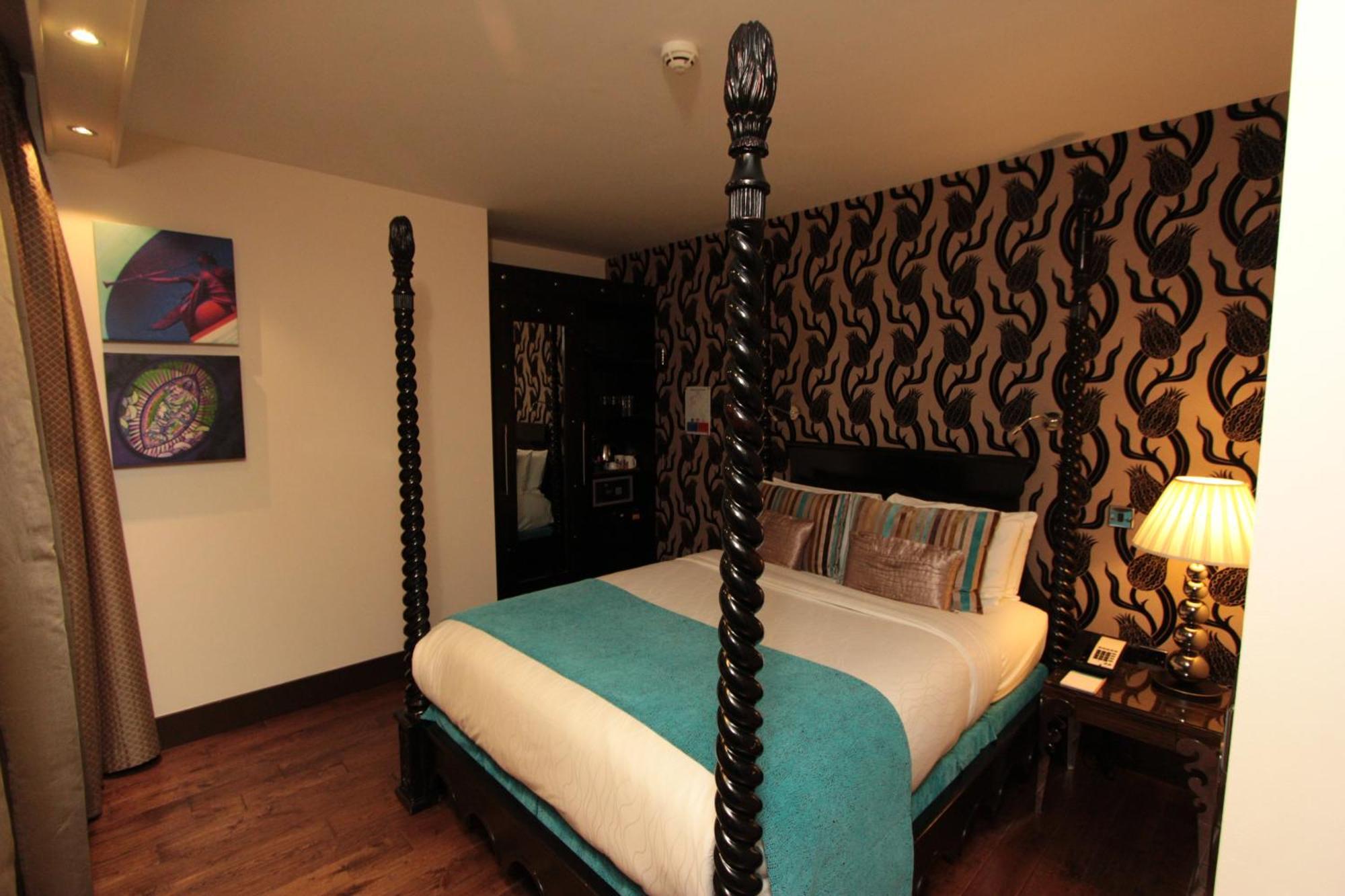 Suite met 1 Slaapkamer met Queensize Bed en Uitzicht op de Stad
