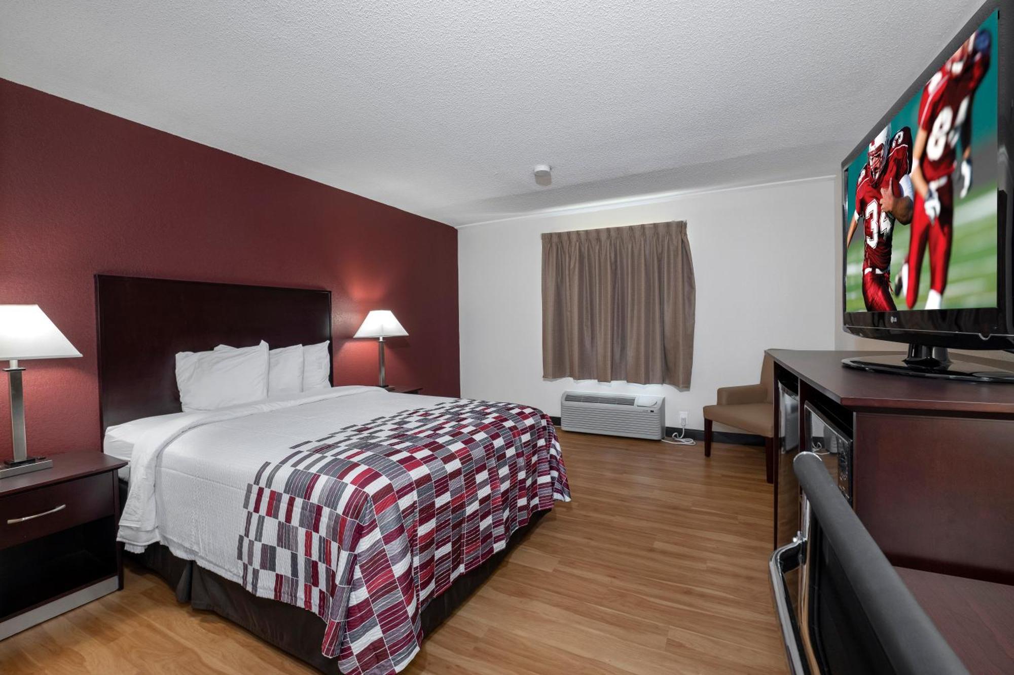 Deluxe Room with One Queen Bed Smoke Free,1281074482:JPEG