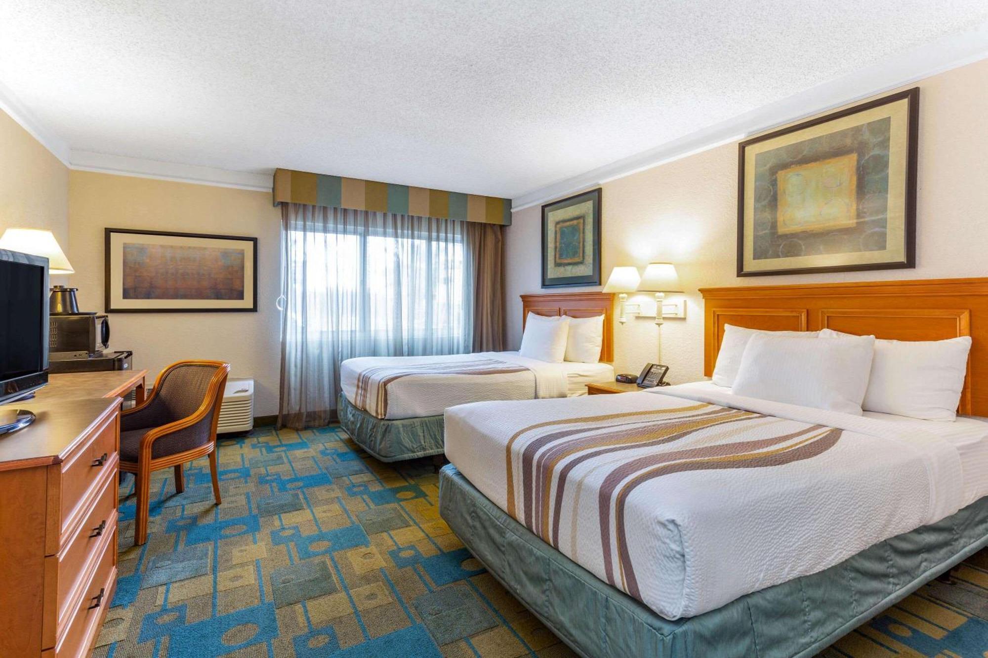 Deluxe Double Room with Two Double Beds,1281289378:JPEG