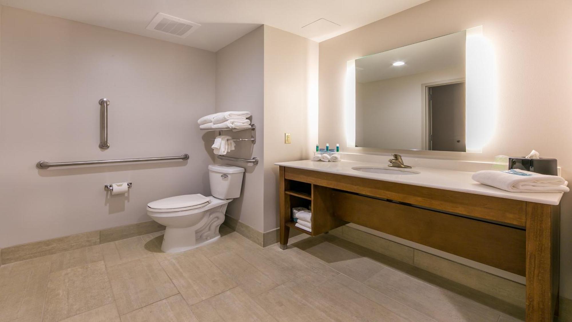 King Room Mobility Access or Hearing Accessible,1448889349:JPEG