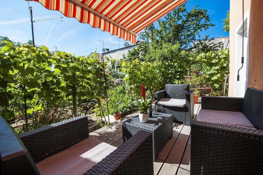 Studio met Patio