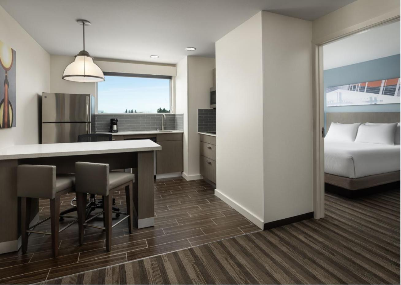 One-Bedroom King Suite with Sofa Bed and Kitchen,1458658333:JPEG