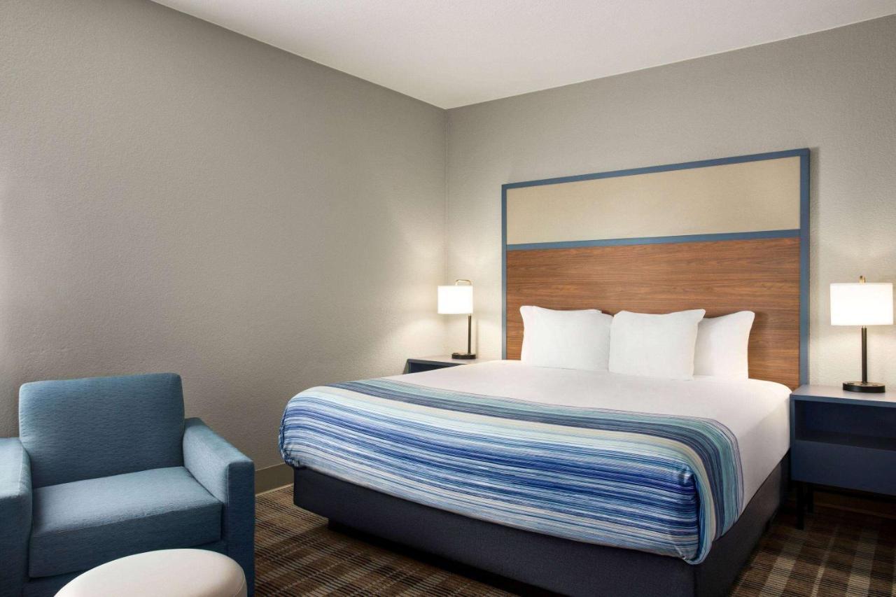 1 King Bed, Near Elevator, Non-Smoking,1294053352:JPEG