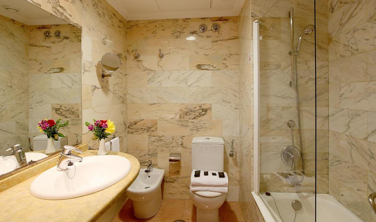 Chambre Double ou Lits Jumeaux (2 Adultes)