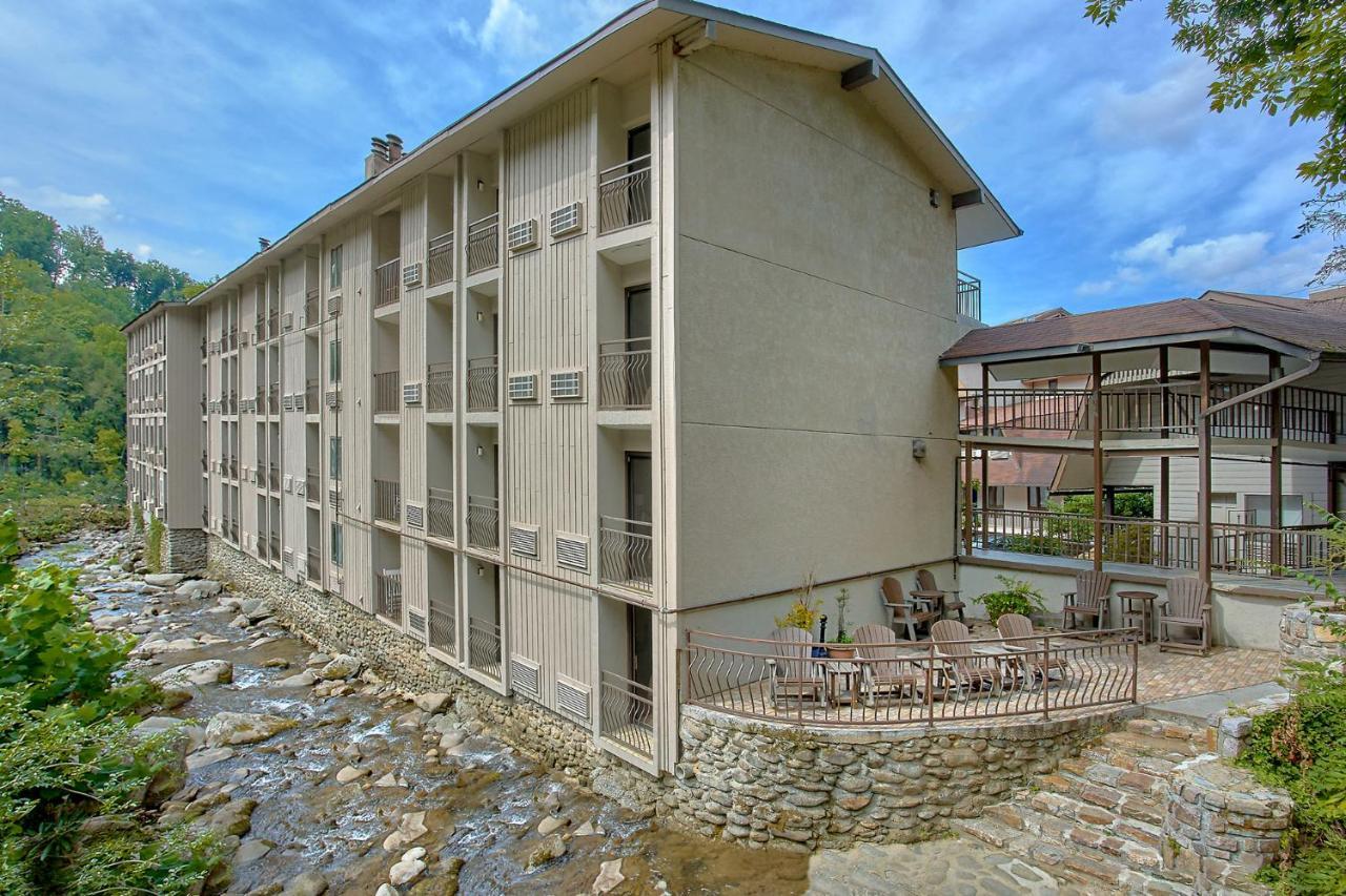 Double Queen Room with Balcony No Pets