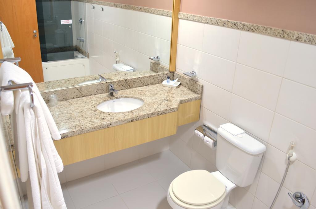 Quarto Duplo Superior com Cama de Casal