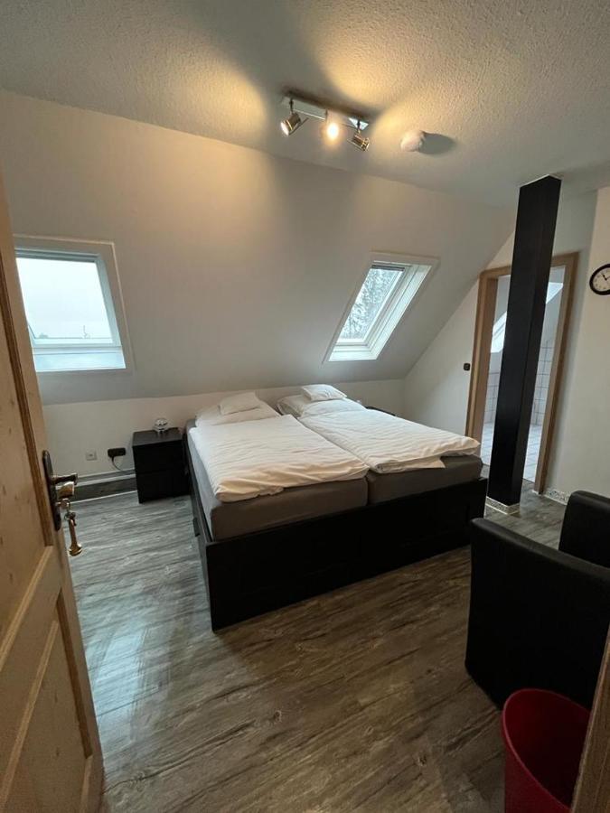 Double Room,1333752467:JPEG