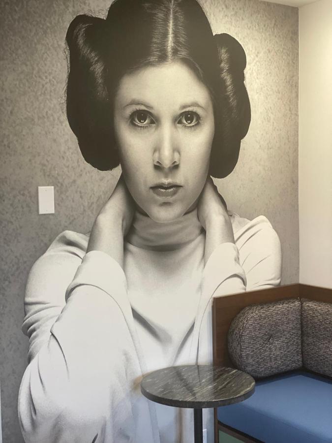Hébergement Double Star Wars