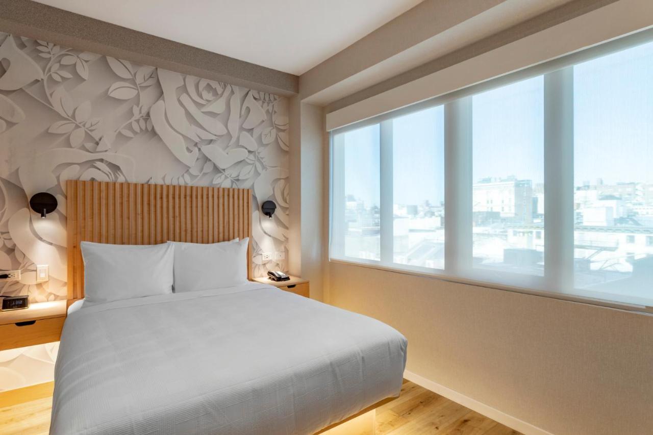 Chambre Lit Queen-Size avec Baignoire Accessible aux Personnes à Mobilité Réduite