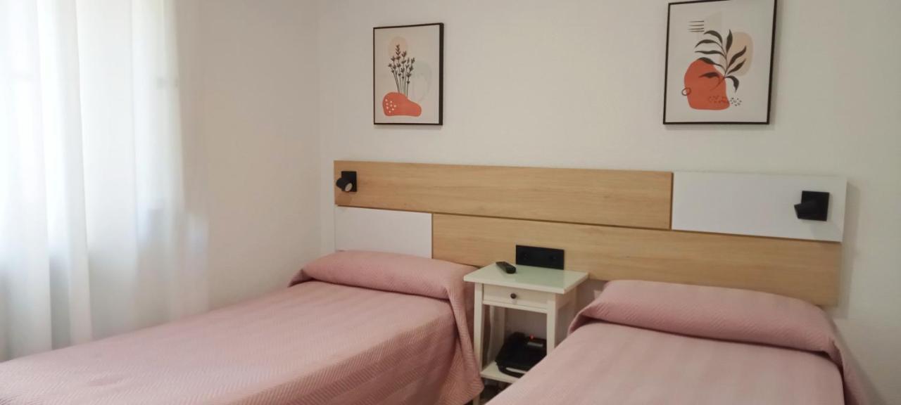 Twin Room,1350666070:JPEG