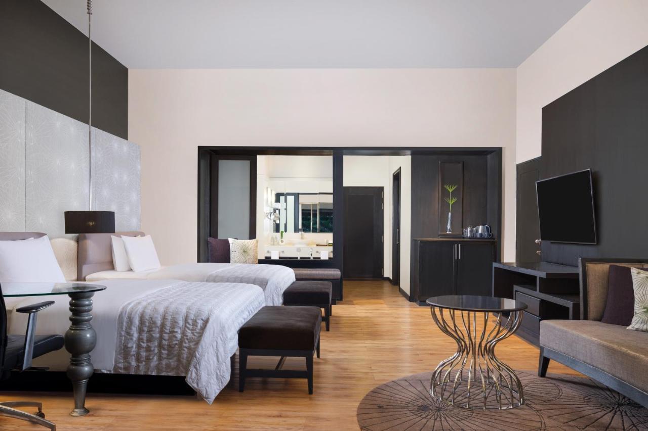 Grande Deluxe Zimmer mit 2 Queensize-Betten, Balkon und Poolblick