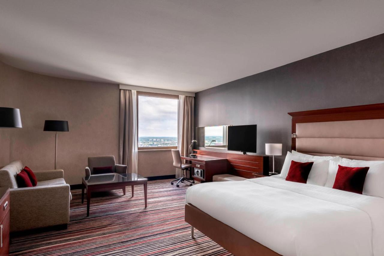 Club Suite mit 1 Kingsize-Bett, Schlafsofa und Zugang zur M Club Lounge