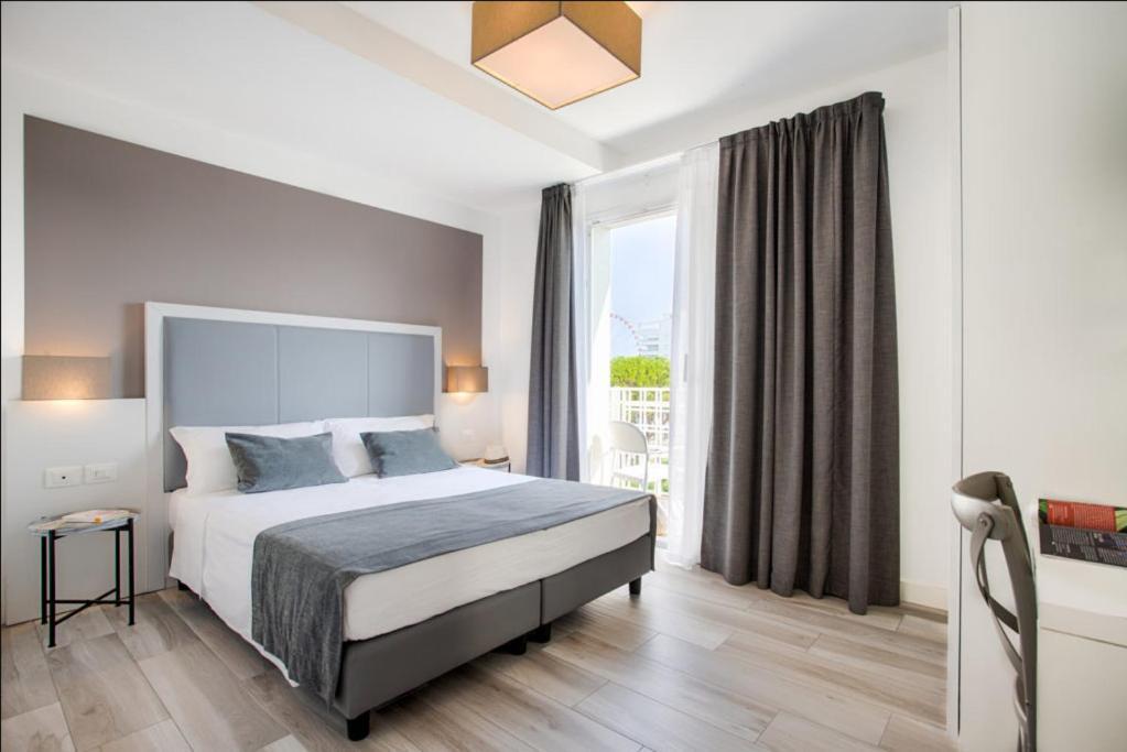 Classic Double or Twin Room with French Balcony,1588449402:JPEG