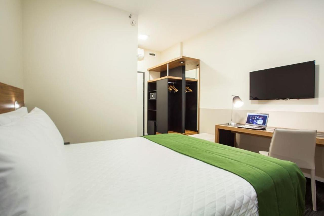 Quarto Duplo