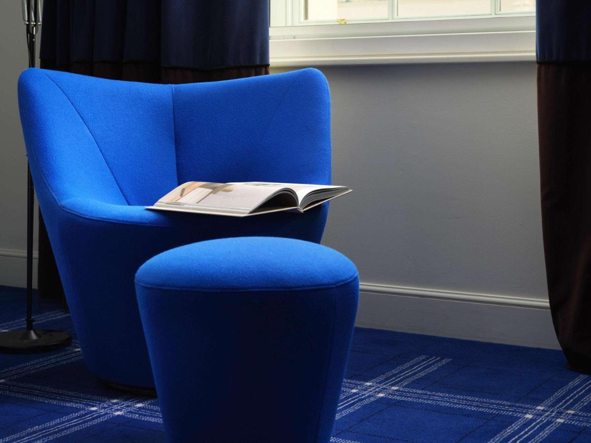 Luxuriöses Premium Zimmer mit Kingsize-Bett und Aussicht auf den Platz Waterloo Place oder die Pall Mall