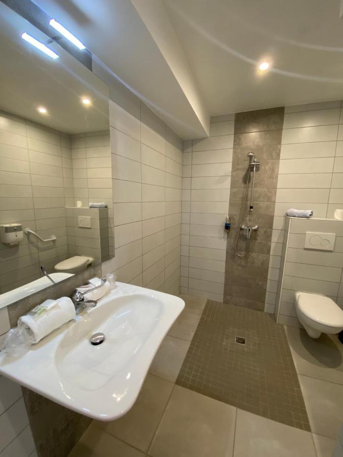 Chambre Triple avec Terrasse - Vue sur Patio