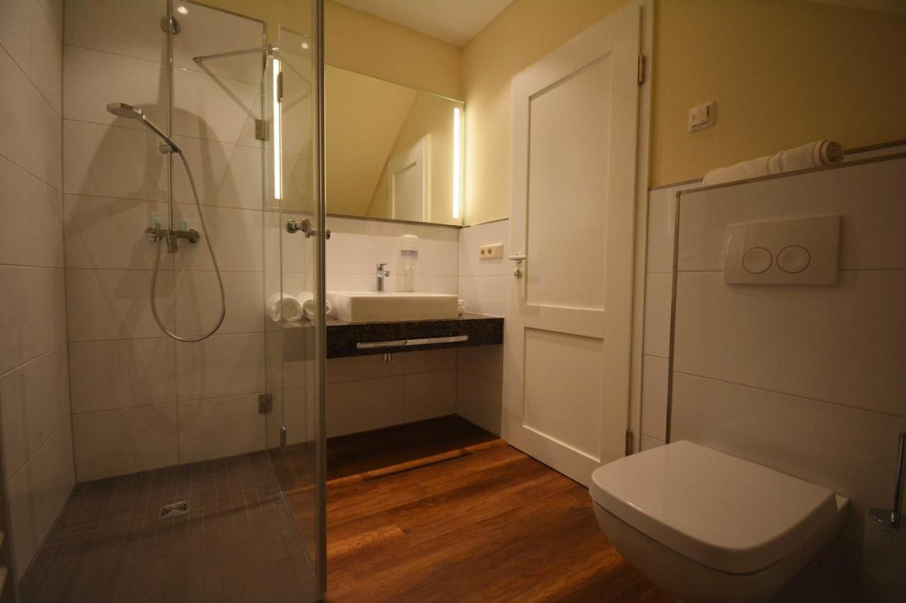 Großes Doppelzimmer mit Dusche