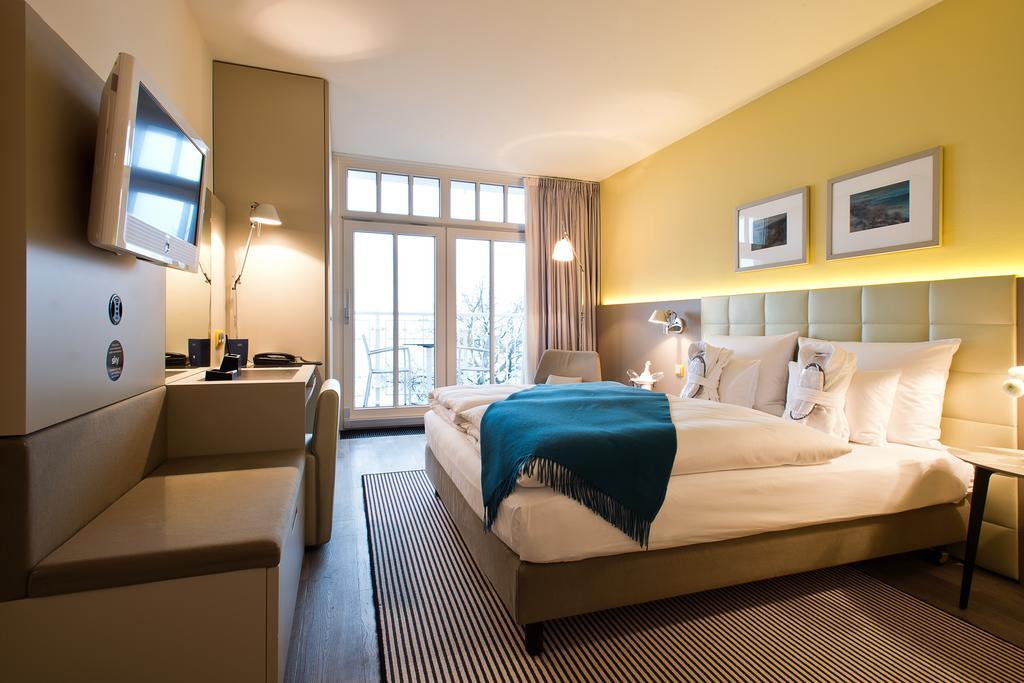 Double Room with Balcony and Side Sea View,702482680:JPEG