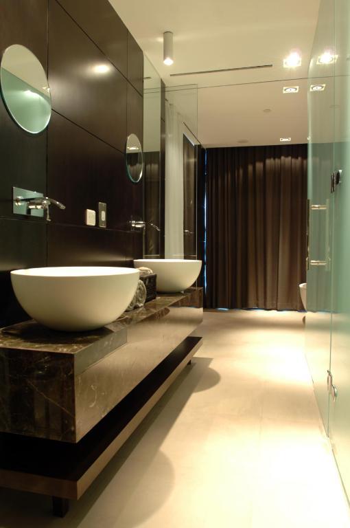 Executive Suite mit Kingsize-Bett und Zugang zur Executive Lounge