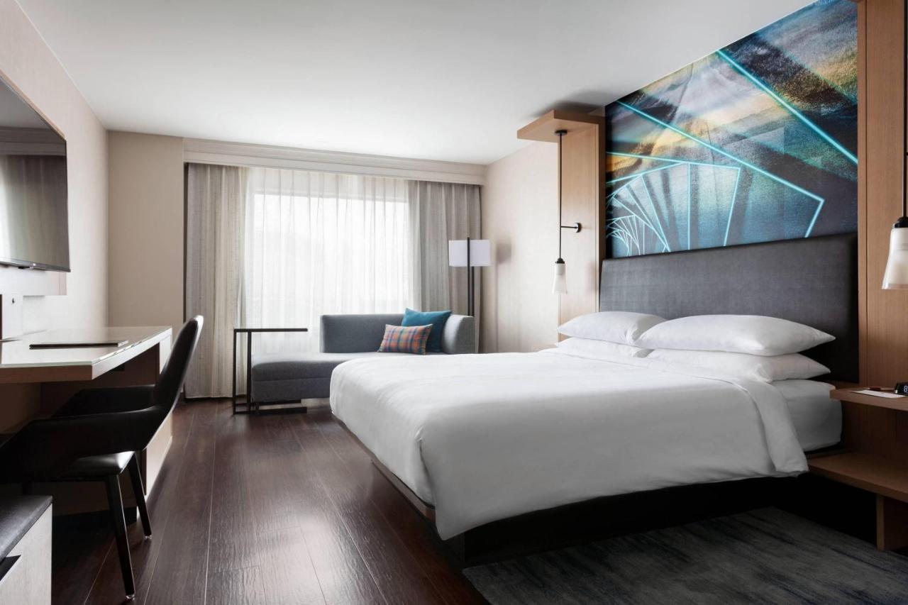 King Room with King Bed