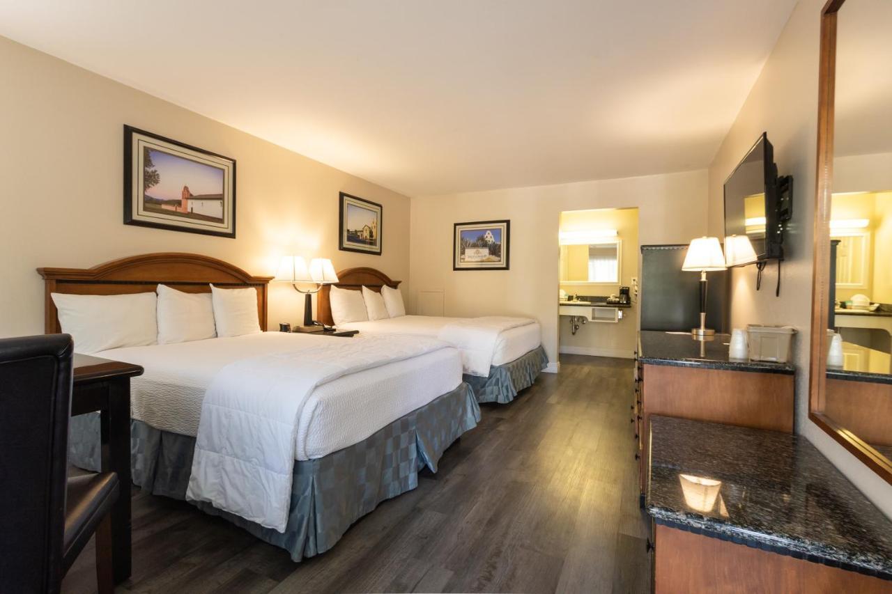 Standard Queen Room with Two Queen Beds (Ground Level),1705844237:JPEG