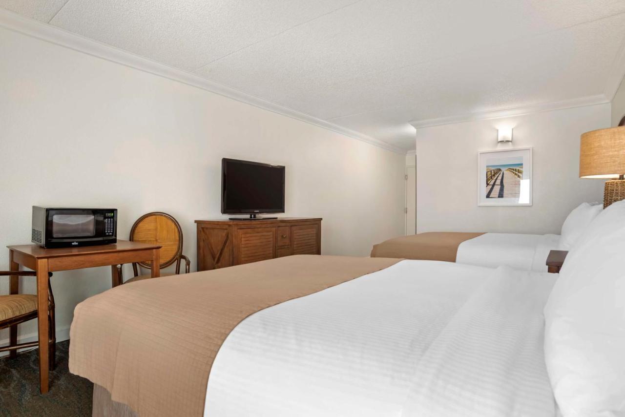 Queen Room with Two Queen Beds and Gulf View - Non-Smoking