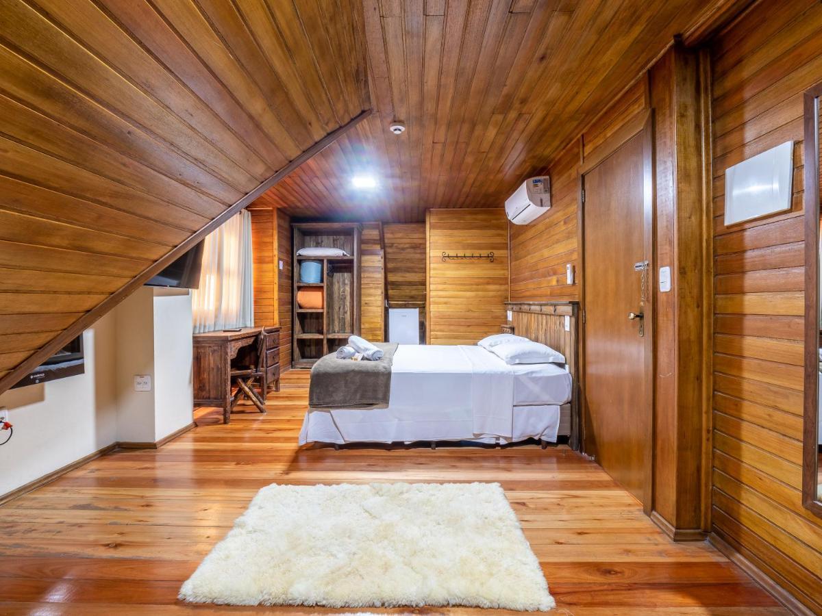 Quarto Duplo