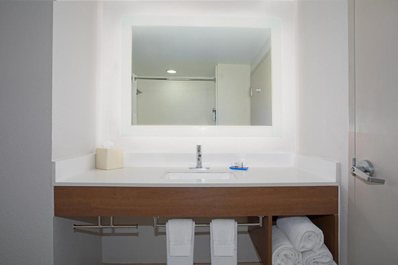 Standard Room,1448510218:JPEG