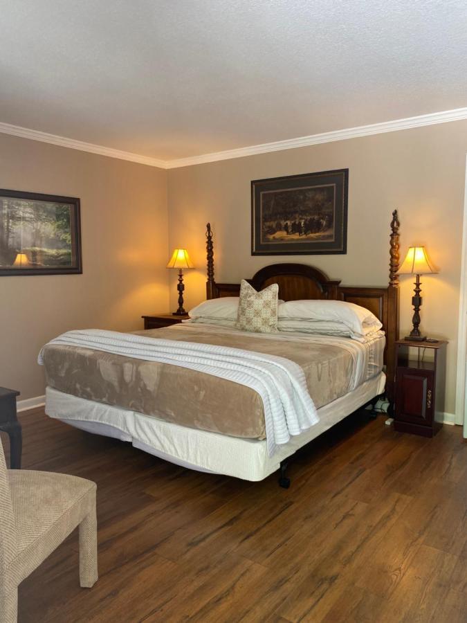 Deluxe King Suite - Pet Friendly,1317729541:JPEG